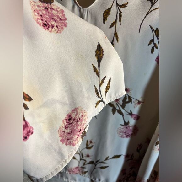 Floral V-Neck Blouse - White and Pink - Picture 4 of 5